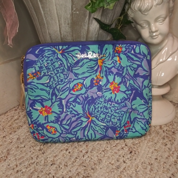 Lilly Pulitzer Handbags - Lily Pulitzer Blue Pineapple & Floral Print Tech Pouch